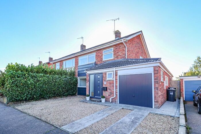 3 Bedroom Semi Detached House For Sale In Whitelands, Fakenham, NR21