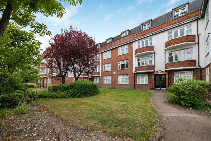 2 Bedroom Apartment For Sale In Carshalton Road, Sutton, Surrey, SM1