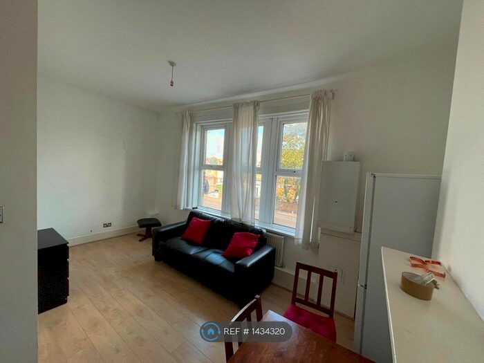 1 Bedroom Flat To Rent In Tooting High Street, Tooting, SW17