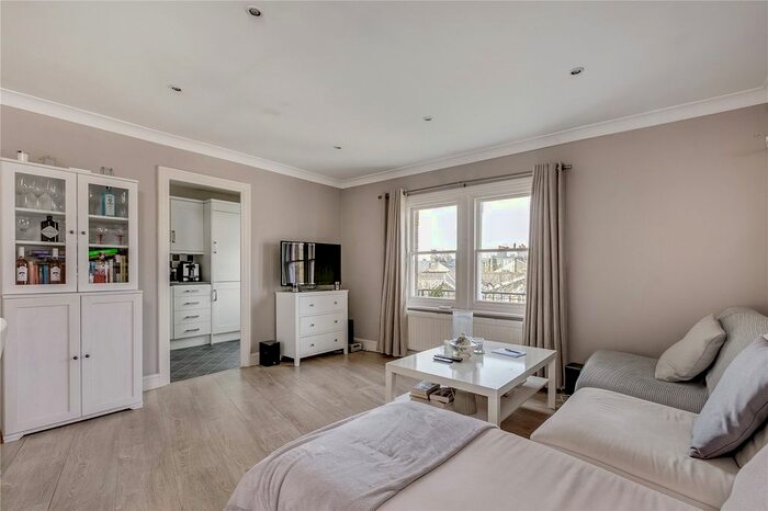 1 Bedroom Flat To Rent In Hillgate Place, London, SW12