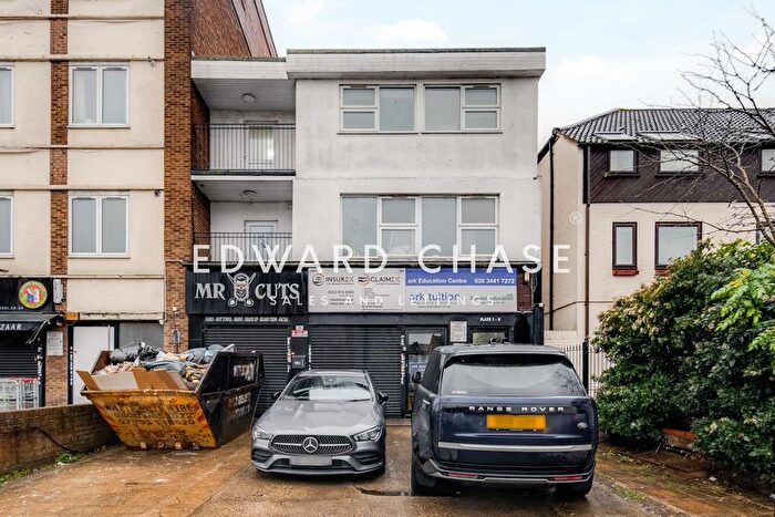 3 Bedroom Flat To Rent In High Road, Seven Kings, IG1