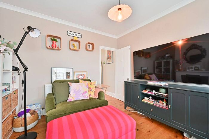 2 Bedroom Terraced House For Sale In Pretoria Road, Watford, WD18