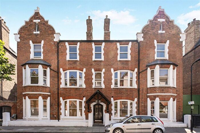 3 Bedroom Flat To Rent In Rowhill Mansions, Rowhill Road, E5