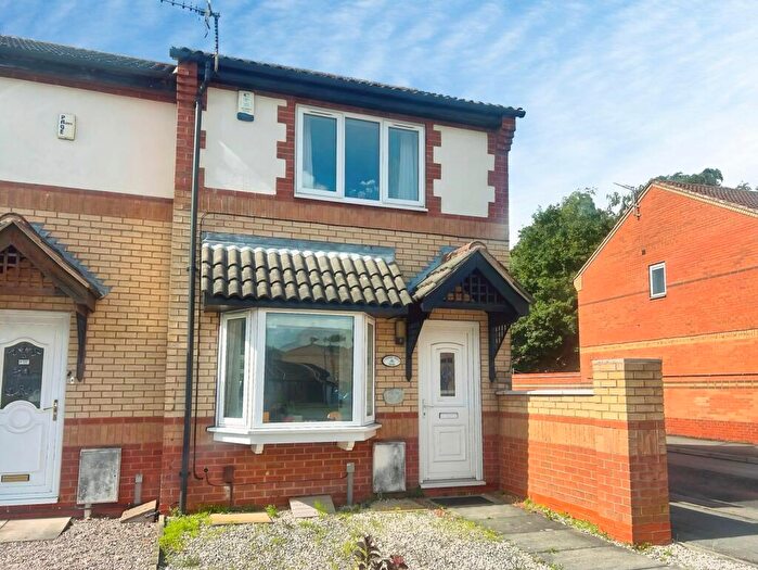 2 Bedroom End Of Terrace House For Sale In Hellebore Close, Nottingham, Nottinghamshire, NG5
