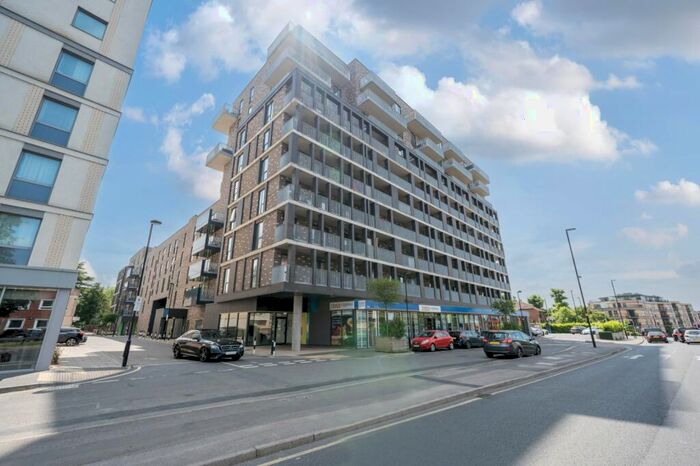 1 Bedroom Apartment For Sale In Windsor Road, Slough, Berkshire, SL1
