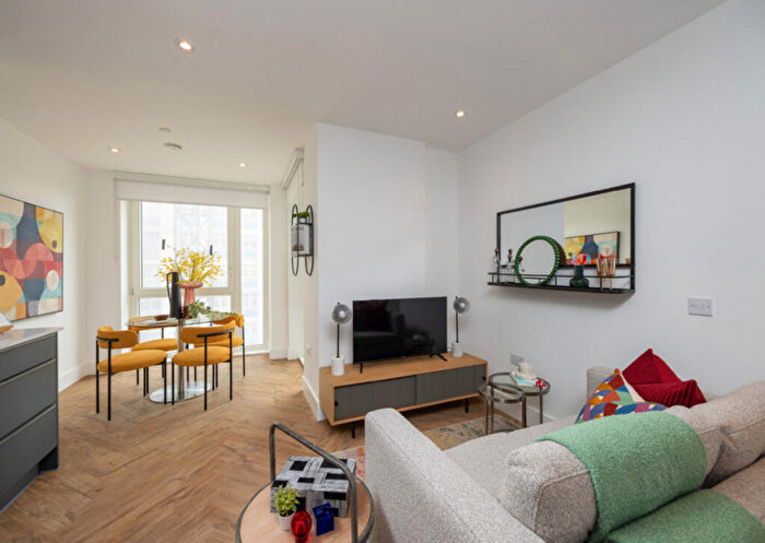 1 Bedroom Apartment To Rent In Upper East, Bow, E3