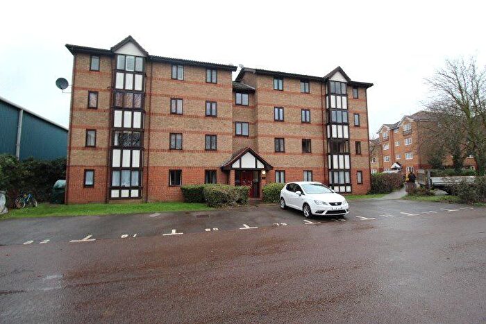 2 Bedroom Flat To Rent In Varsity Drive, Twickenham, TW1