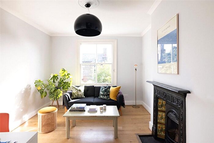 2 Bedroom Flat To Rent In Alcester Crescent, Clapton, London, E5