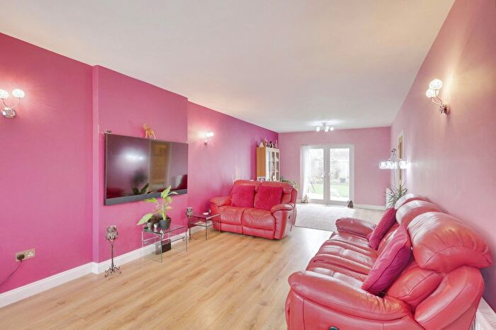 4 Bedroom Detached House For Sale In Haarlem Road, Canvey Island, SS8