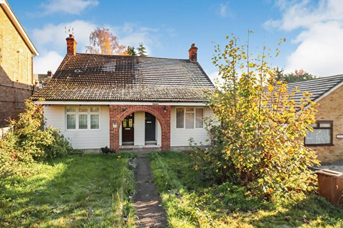 2 Bedroom Semi-Detached Bungalow For Sale In Rectory Road, Grays, RM17