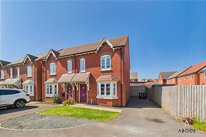 3 Bedroom Semi-Detached House For Sale In Poplar Gardens, Burton-On-Trent, DE13