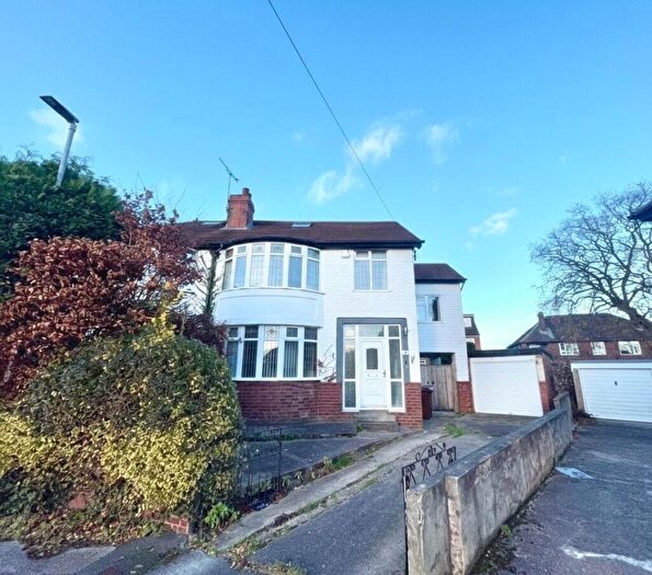 5 Bedroom Semi Detached House For Sale In Moorland Walk, Leeds, LS17