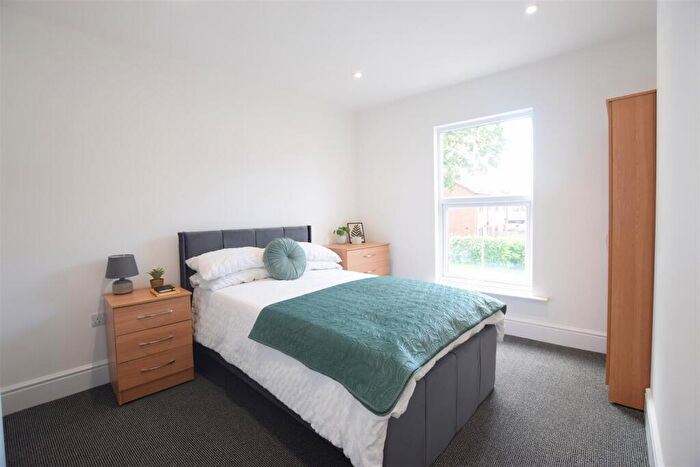2 Bedroom End Of Terrace House To Rent In Scorer Street- Student En Suite - /, LN5