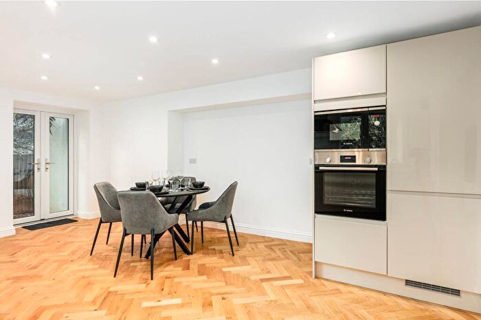 4 Bedroom House To Rent In Crofton Road, Camberwell, London, SE5