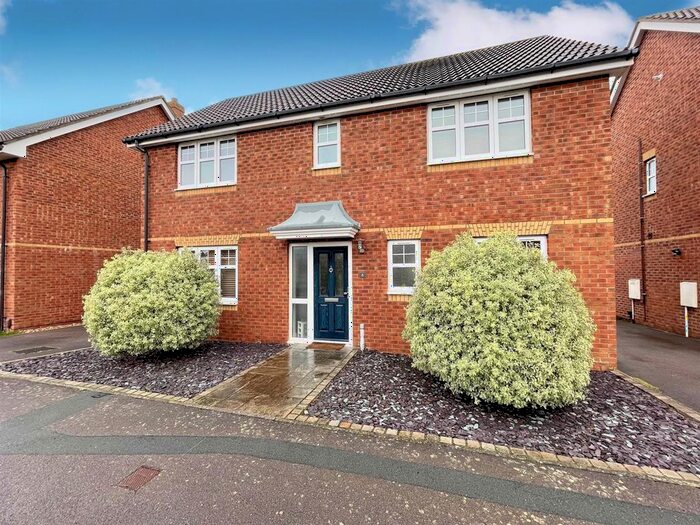 4 Bedroom Detached House To Rent In Corsair Close, Lee-On-The-Solent, PO13