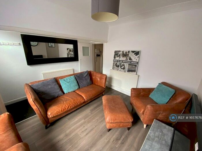 5 Bedroom Terraced House To Rent In Clarke Square, Sheffield, S2