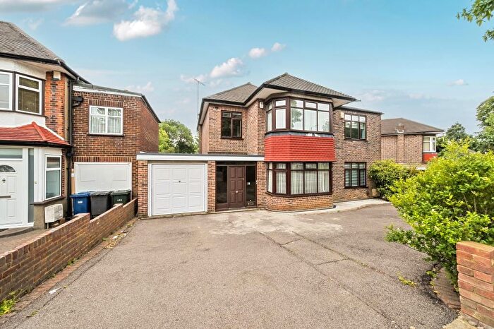 4 Bedroom Detached House To Rent In Sussex Ring, Woodside Park, N12
