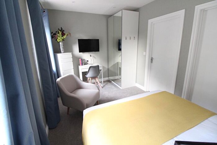 1 Bedroom Semi-Detached House To Rent In En Suite, A Beechwood Road, Luton, Bedfordshire, LU4