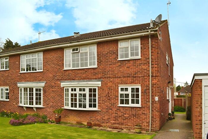 2 Bedroom Maisonette To Rent In King Georges Close, Hitchin, SG5