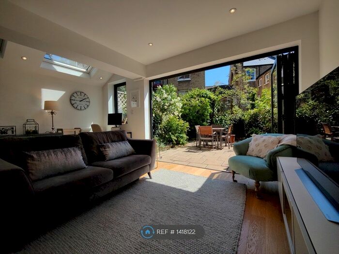 2 Bedroom Flat To Rent In Crewdson Road, London, SW9