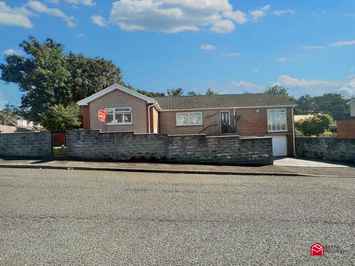 4 Bedroom Detached House For Sale In Heol Faen, Maesteg, Bridgend., CF34