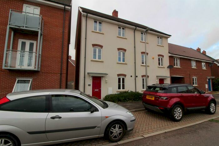 4 Bedroom House To Rent In Santa Cruz Avenue, Bletchley, Milton Keynes, MK3