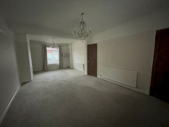 2 Bedroom Town House To Rent In Stanley Road, Mansfield, NG18