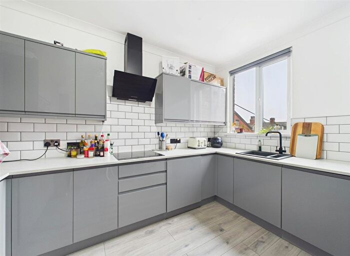 2 Bedroom Flat To Rent In Pennington Street, Woodhouse, Leeds, LS6