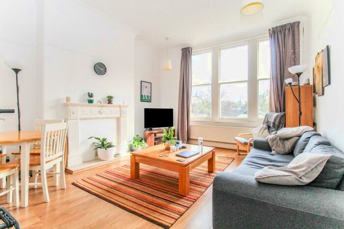 1 Bedroom Apartment To Rent In Burton Crescent, Headingley, LS6