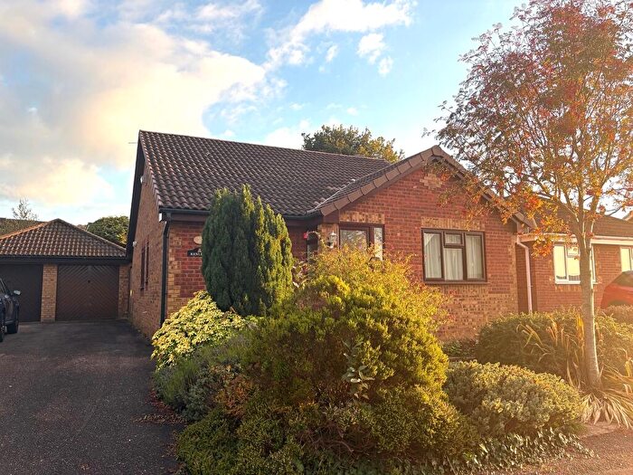 3 Bedroom Detached Bungalow For Sale In Cypress Close, Honiton, EX14