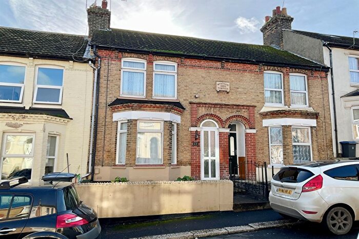 3 Bedroom Terraced House For Sale In Longfield Road, CT17