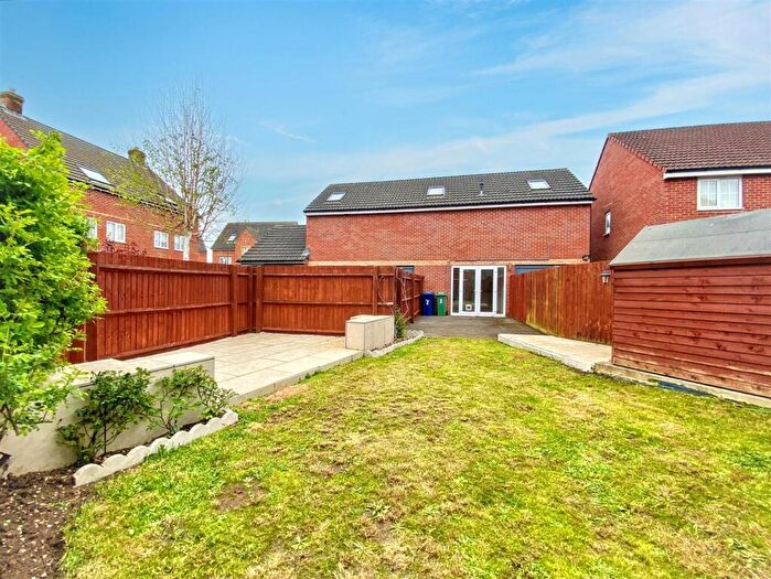 2 Bedroom Coach House For Sale In Catherine Place, Longford, GL2