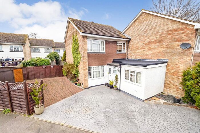 3 Bedroom End Terrace House For Sale In Hollymoor Lane, Epsom, KT19