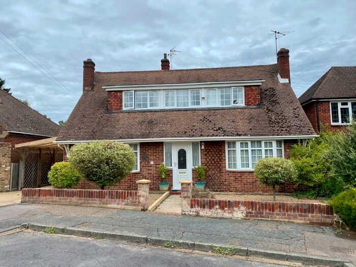 4 Bedroom Detached House To Rent In Woking, GU22