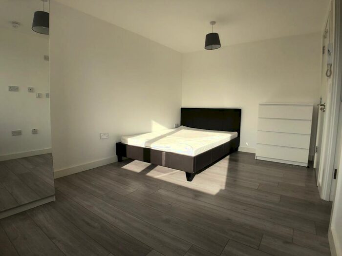 Apartment To Rent In Windsor, Berkshire, SL4