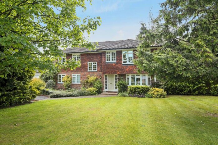 5 Bedroom Detached House To Rent In Ashcroft Park, Cobham, Surrey, KT11
