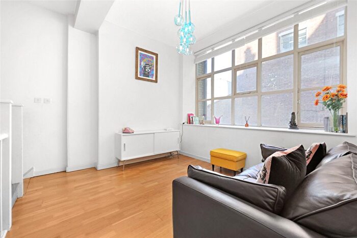 2 Bedroom Flat To Rent In Imperial Hall, - City Road, EC1V