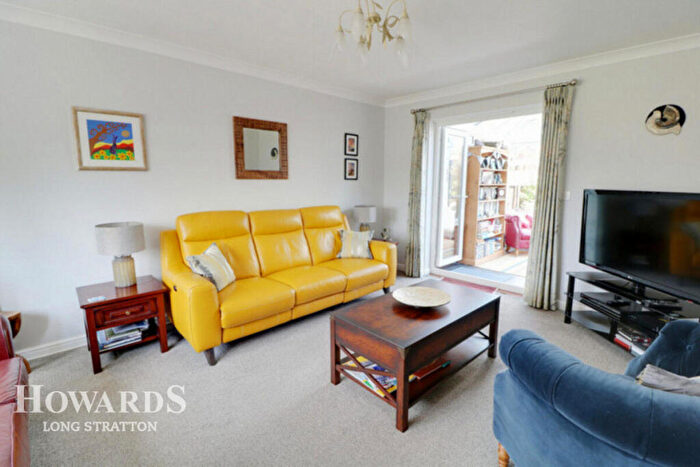 3 Bedroom Semi Detached House For Sale In Oakfield Road, Long Stratton, NR15