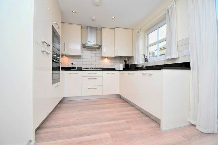 3 Bedroom Terraced House To Rent In Rainbow Road, Erith, DA8