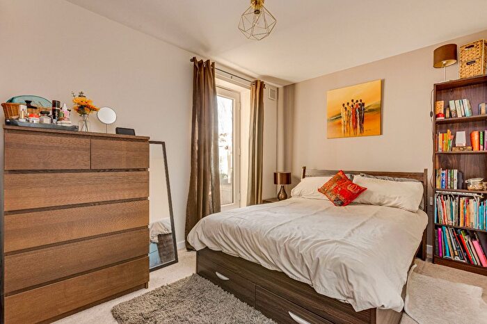 1 Bedroom Flat To Rent In Ivy Road, Hounslow, TW3