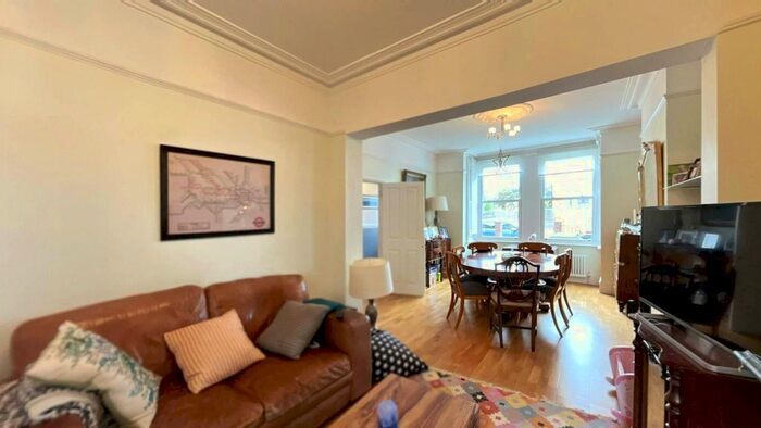 4 Bedroom Flat To Rent In Gleneagle Road, London, SW16