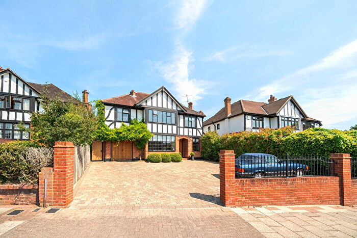 4 Bedroom Detached House For Sale In Shawfield Park, Bromley, BR1