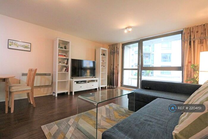 2 Bedroom Flat To Rent In Centenary Plaza, Birmingham, B1