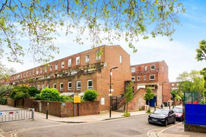 3 Bedroom Flat To Rent In Rochford Walk, Blackstone Estate, London, E8