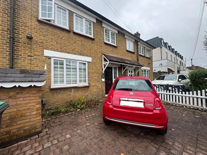 3 Bedroom Detached House To Rent In The Crossway, London, N22