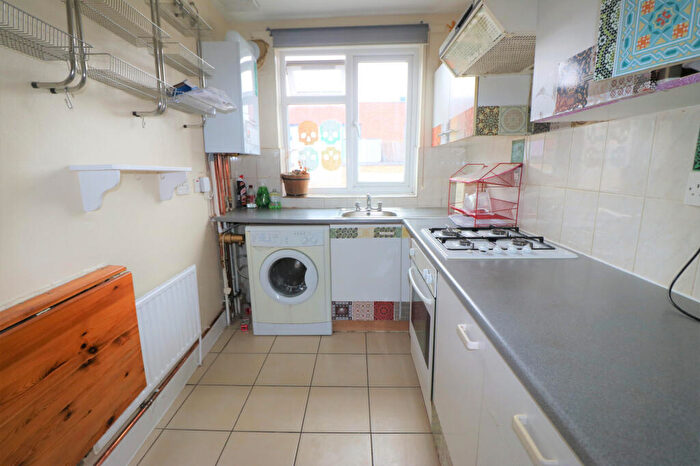1 Bedroom Flat To Rent In Stoke Newington High Street, London, N16