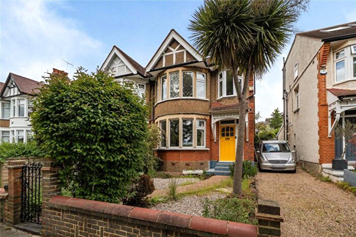 4 Bedroom Semi-Detached House For Sale In Bidwell Gardens, London, N11