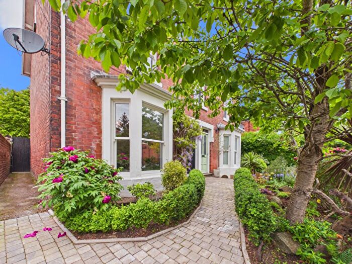 3 Bedroom Semi Detached House For Sale In Cobden Road, Chesterfield, Derbyshire, S40