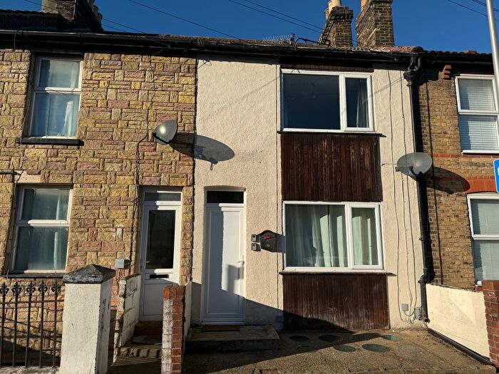 3 Bedroom Terraced House To Rent In Gardiner Street, Gillingham, ME7