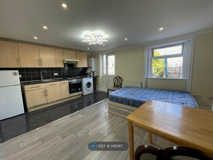 Studio To Rent In Stamford Hill, London, N16